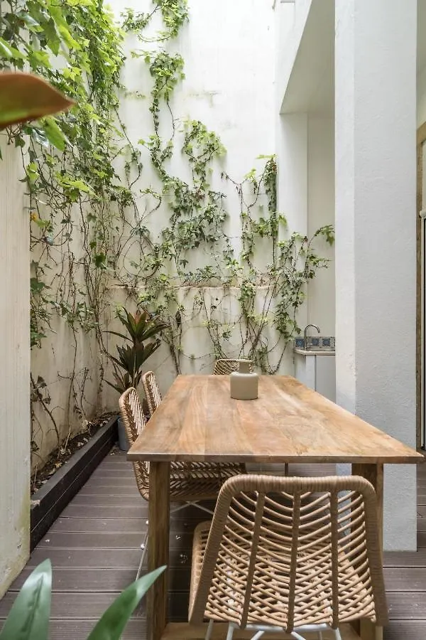 Casa Boma Lisboa - Design Apartment With Private Vegetal Terrace - Lapa VII Portugal