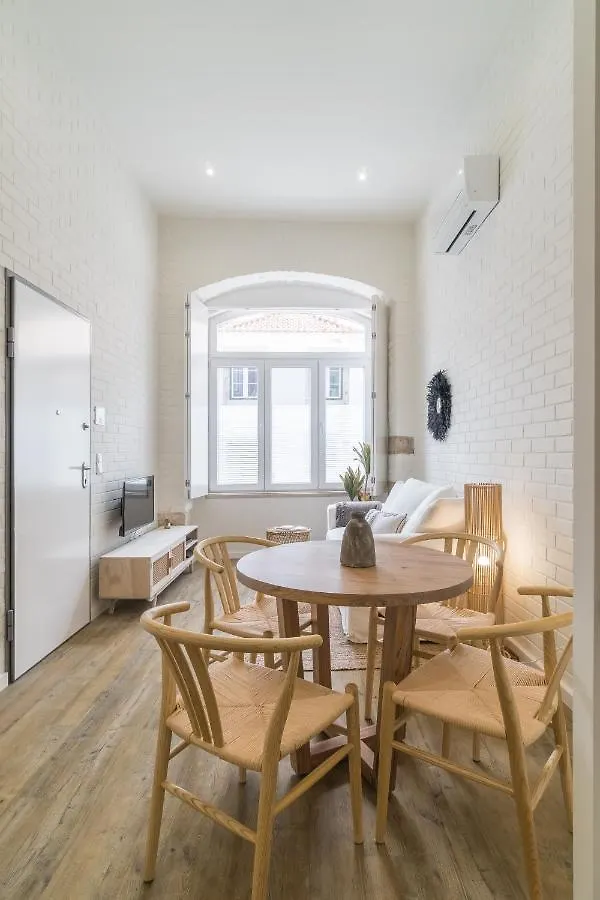 Casa Boma Lisboa - Design Apartment With Private Vegetal Terrace - Lapa VII البرتغال