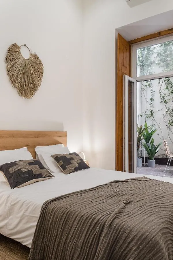 Casa Boma Lisboa - Design Apartment With Private Vegetal Terrace - Lapa VII البرتغال