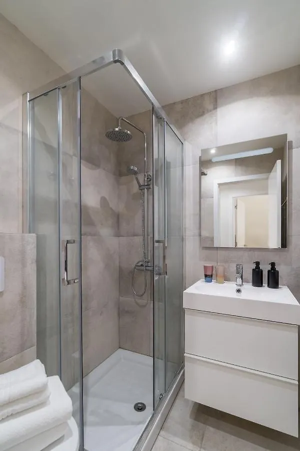 Casa Boma Lisboa - Design Apartment With Private Vegetal Terrace - Lapa VII 0*,