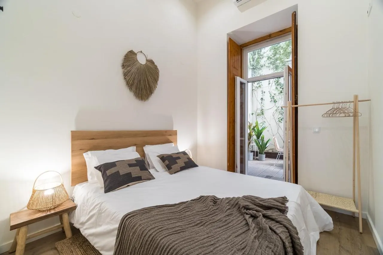 Casa Boma Lisboa - Design Apartment With Private Vegetal Terrace - Lapa VII
