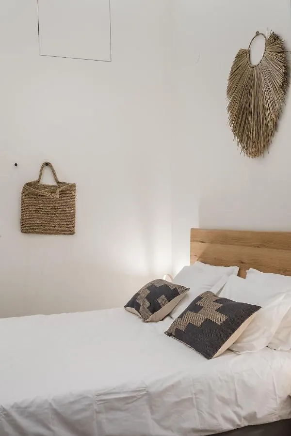 Casa Boma Lisboa - Design Apartment With Private Vegetal Terrace - Lapa VII Portugal