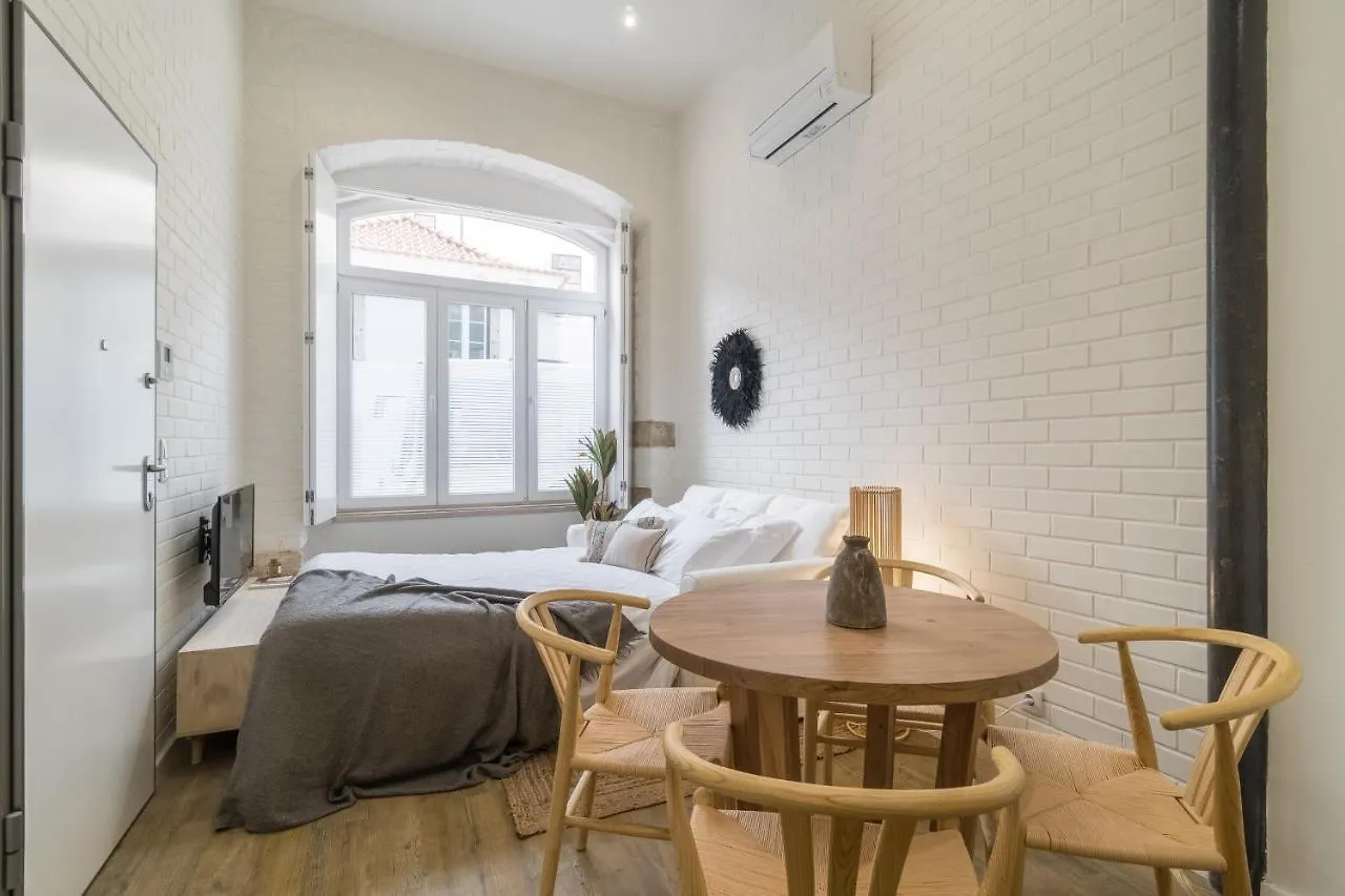 Casa Boma Lisboa - Design Apartment With Private Vegetal Terrace - Lapa VII 0*,  Portugal